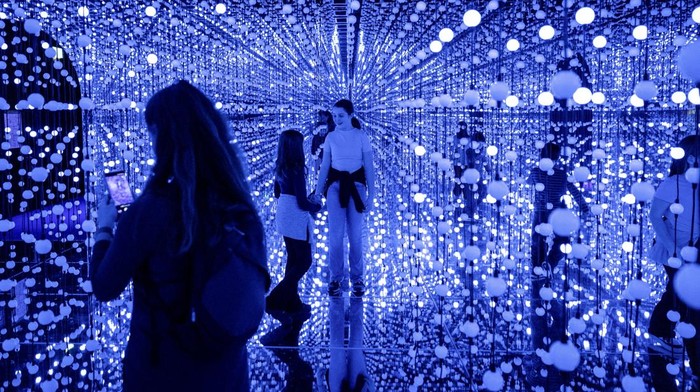 Visitors explore the “Bubble Planet” exhibition at Arena Berlin in Berlin, Germany, January 15, 2026. The experience features a series of themed rooms engaging all five senses, including virtual reality, optical illusions and ball pits, and runs through March 29, 2026. REUTERS/ Nadja Wohlleben