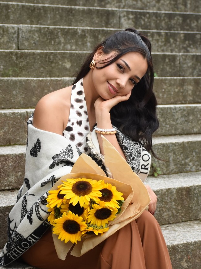 Setelah ISIS kalah, Lubnani mencoba memperdagangkan Sipan ke Lebanon, namun perjalanan itu berakhir ketika ranjau darat meledak. Meski terluka bersama bayi laki-lakinya yang berusia tiga bulan, Sipan berhasil merebut senjata dan menembak Lubnani serta penyelundup yang membawanya. “Jika aku tidak membunuh mereka, aku tidak akan pernah bebas,” ujarnya. Foto: Dok. Dok. Middle East Eye, Rudaw, Instagram @sepan.ajo