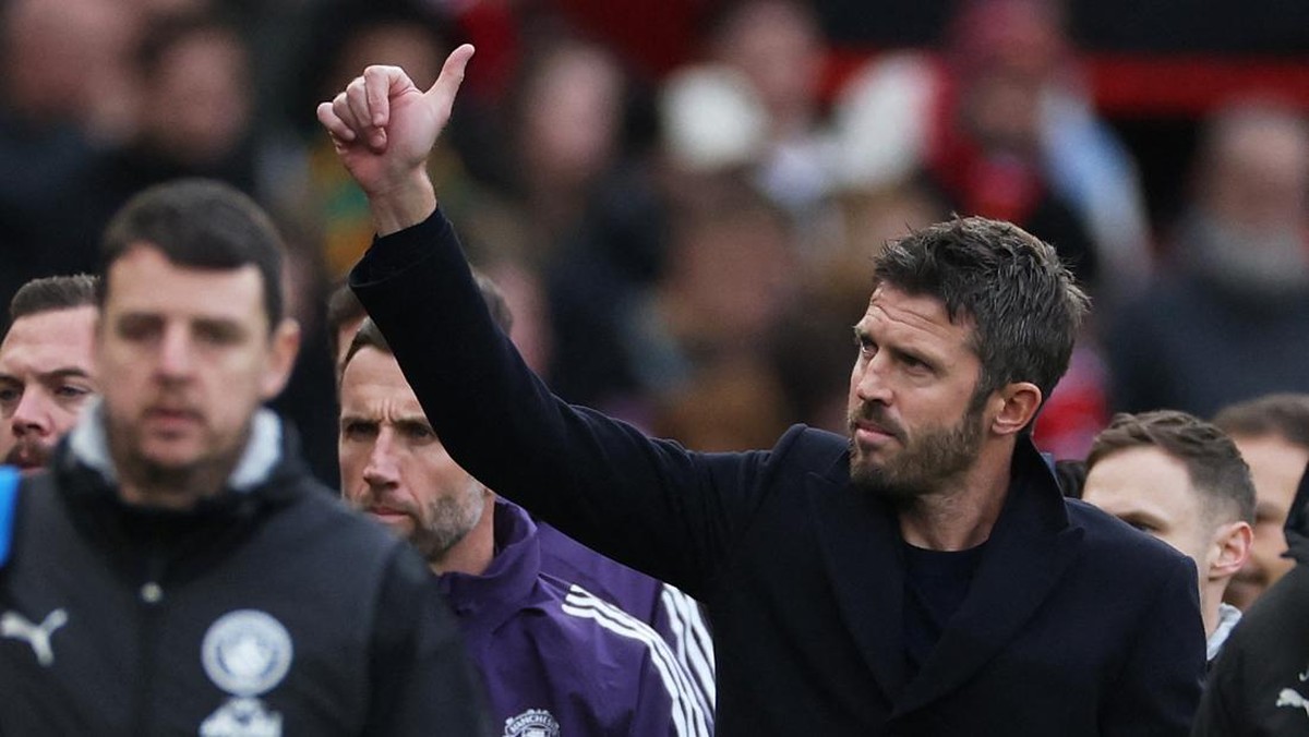 Michael Carrick disarankan melatih klub lain saja kalau tak dipermanenkan Man United. (Foto: REUTERS/Phil Noble