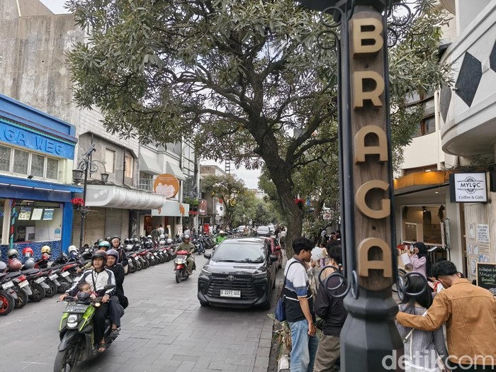 Suasana Jalan Braga.