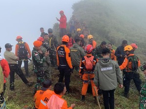 Evakuasi Tertunda, Tim SAR Dirikan Camp di Dekat Jenazah Korban ATR 42-500