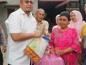 Andre Rosiade Bagikan 1.000 Paket Sembako untuk Warga Pasaman