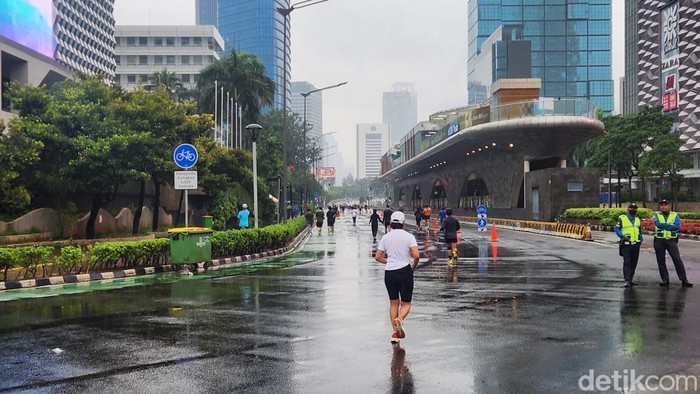Warga Tetap Lari di CFD Jakpus Meski Gerimis: Olahraga Cuma Hari Minggu