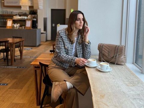 Warna Baju yang Cocok dengan Celana Cream