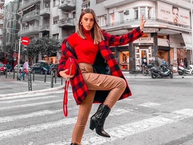 Warna Baju yang Cocok dengan Celana Cream