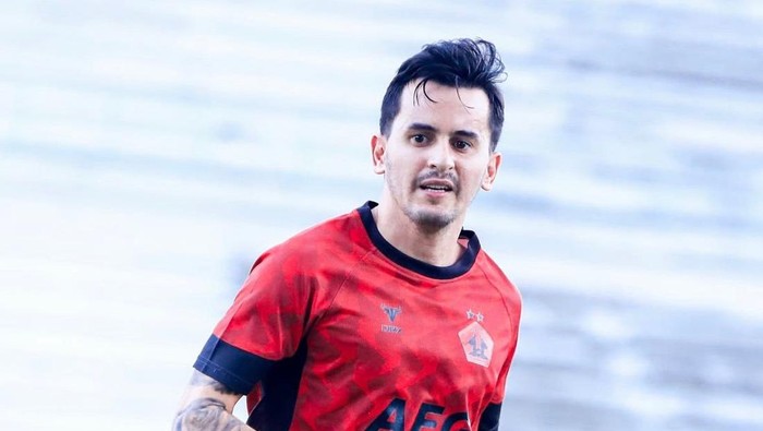 Profil Adrian Luna, Gelandang Uruguay yang Perkuat Persik Kediri