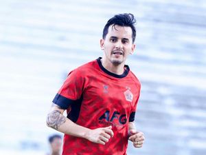 Profil Adrian Luna, Gelandang Uruguay yang Perkuat Persik Kediri