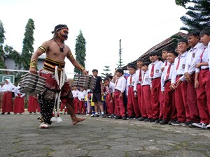 Pegawai Inti SPPG Diangkat Jadi PPPK, Ekonom Sorot Karier-Pengakuan Relawan