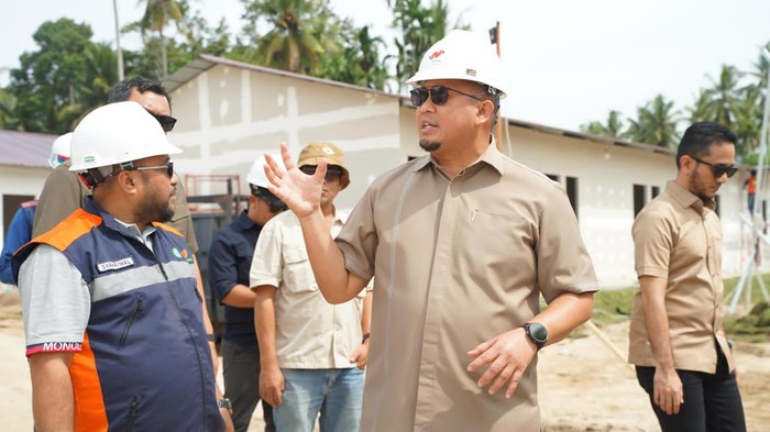 Andre Rosiade Tinjau Huntara Batang Anai, Targetkan Rampung Pekan Ini