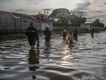 Video: Perumahan Green Lavender Bekasi Banjir, Ketinggian Air Sepinggang Orang Dewasa