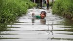 Banjir Dua Pekan Rendam Kampung Tambun Permata, Warga Bertahan di Tengah Genangan
