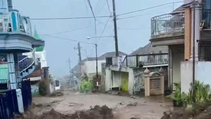 Banjir Terjang Desa Bendosari Malang