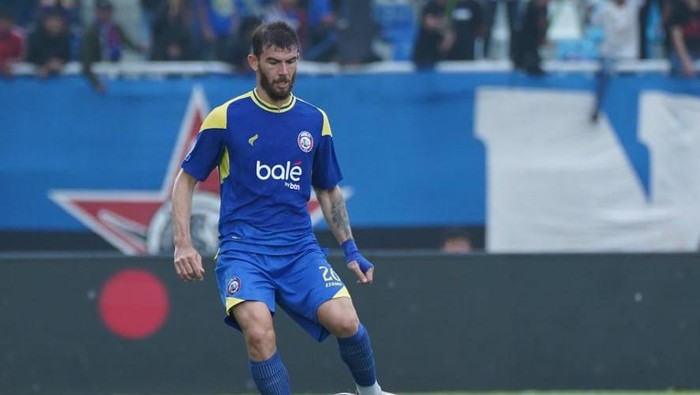 Bek Arema FC Luiz Gustavo