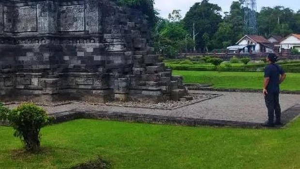 Berlokasi di Desa Canggu, Kec: Badas, Kediri, Jawa Timur. Salah satu tempat yg memiliki nilai histori yg tinggi untuk warga kediri dan sekitarnya. Candi ini merupakan peninggalan kerjaan Kadiri pada masa jayanya.