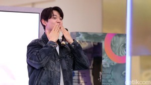 Minho sempat membahas sedikit soal konser tapi gak spesifik SHINee World.