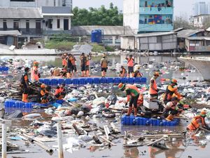 Desakan Sanksi ke Pembuang Seratusan Ton Sampah di Muara Baru Jakut