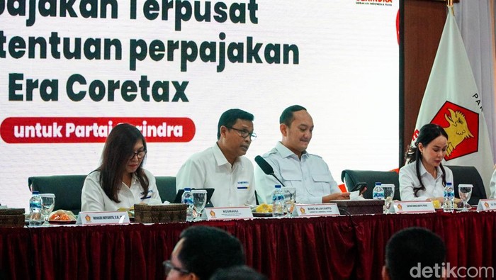 Direktorat Jenderal Pajak (DJP) bersama Partai Gerindra menggelar jumpa pers terkait sosialisasi penerapan sistem perpajakan terpusat dan ketentuan perpajakan era Coretax  di kantor Dewan Pimpinan Pusat (DPP) Partai Gerindra, Jakarta, Senin (19/1/2026). Kegiatan ini merupakan tindak lanjut dari undangan Partai Gerindra kepada DJP untuk memperkenalkan sistem perpajakan baru tersebut.

2. Dihadiri jajaran pengurus dan kader DPP Gerindra, di antaranya Bendahara Umum DPP Gerindra Satrio Dimas Adityo, Anggota DPR RI Komisi V Danang Wicaksana Sulistyo, Wakil Sekretaris Jenderal DPP Gerindra sekaligus Anggota DPR RI Komisi I Endipat Wijaya, serta Anggota DPR RI Komisi XI Wihadi Wiyanto. Hadir pula Direktur Jenderal Pajak Kementerian Keuangan Bimo Wijayanto.