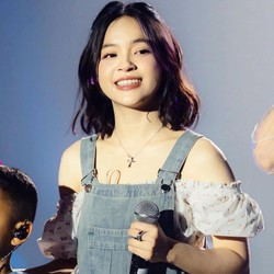 Gaya Elsa Japasal di Panggung, Santai tapi Penuh Aura