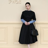 Peragaan busana ini menjadi ajang reuninya bersama Byeon Woo Seok usai membintangi project video sinematik ’The Christmas Song’ pada akhir 2025. Foto: Getty Images