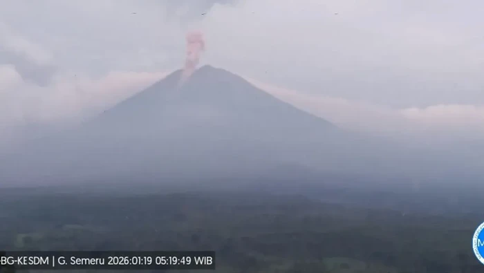Gunung Semeru Erupsi 3 Kali Hari Ini, Tinggi Letusan Capai 1 Km