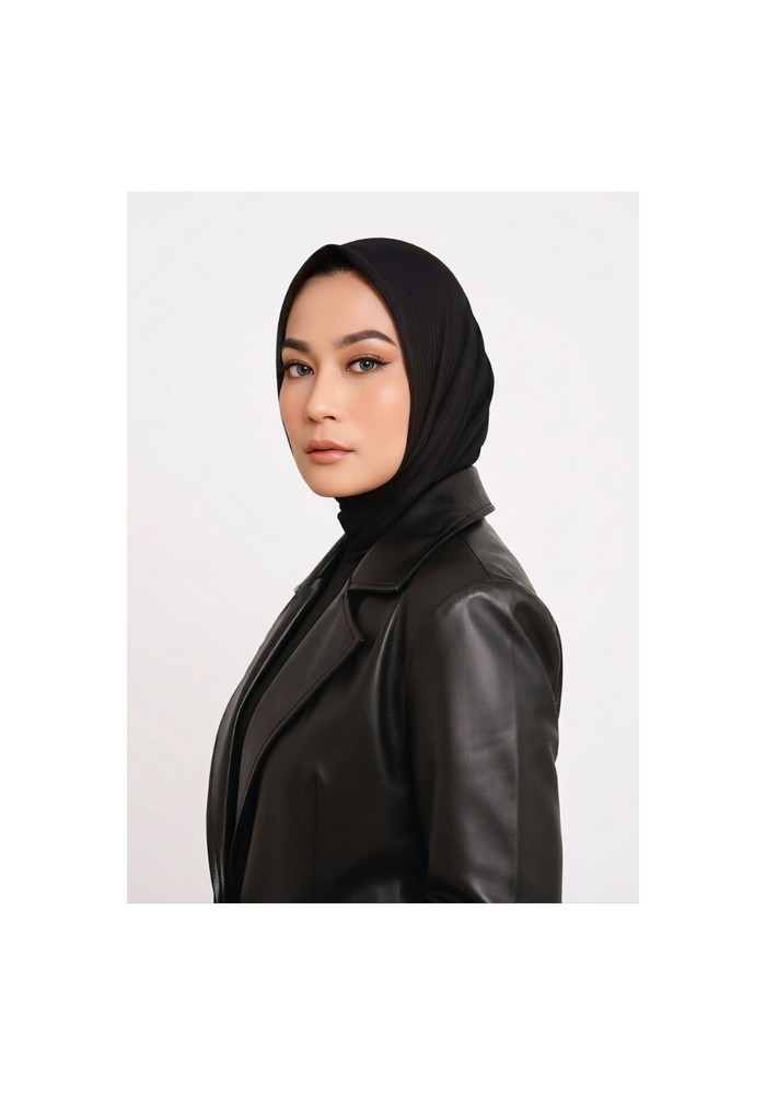 Penyanyi Inggit A Wulan hadir dengan lagu Cinta Bertahanlah, menyuarakan harapan dan kekuatan cinta di tengah konflik.