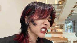 Isyana Sarasvati Tampil Edgy Siap Berbagi Era Abadhi dari Eklektiko