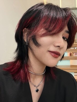 Isyana Sarasvati Tampil Edgy Siap Berbagi Era Abadhi dari Eklektiko