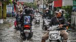 Jalan Akses Bekasi - Jakarta Masih Tergenang