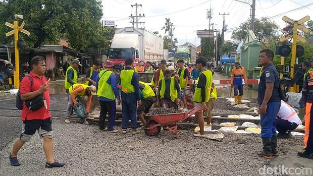 Jalur kereta api antara Stasiun Pekalongan–Sragi, Senin (19/1/2026).