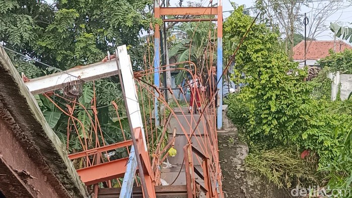 Jembatan putus di Probolinggo