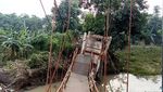 Jembatan Penghubung Desa di Probolinggo Ambrol