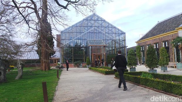 Kebun Raya Leiden (Hortus Botanicus Leiden), merupakan pusat pengembangan botani yang terhubung dengan Kebun Raya Bogor sejak era Kolonial. Di sini terdapat berbagai macam tumbuhan yang didapatkan dari berbagai daerah koloni Belanda saat itu. Kebun Raya Leiden berada di dalam komplek Universitas Leiden, Belanda.