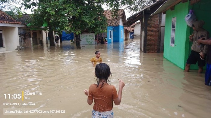 Kemensos Salurkan Bantuan untuk Korban Banjir di Bekasi