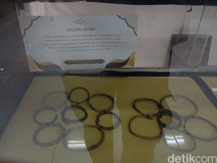 Koleksi perhiasan cagar budaya Bongal di Museum Sejarah Al-Quran Sumatera Utara. (Rindi Antika/detikSumut)