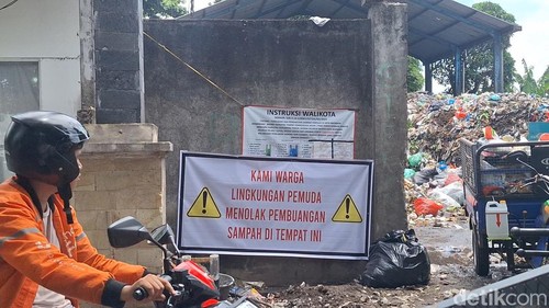 Kondisi TPS Lawata di Gomong, Selaparang, Mataram, dalam kondisi overload, Senin (19/1/2026).