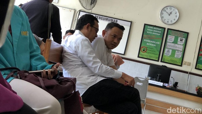 Anggota DPRD Sleman periode 2019-2024, Raudi Akmal hadir usai sidang kasus dugaan korupsi Dana Hibah Pariwisata Kabupaten Sleman tahun 2020, Senin (19/1/2025).