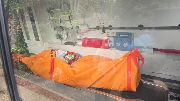 Warga Mapanget Barat, Manado, geger dengan penemuan mayat wanita berinisial UNT (46) dalam kondisi membusuk.