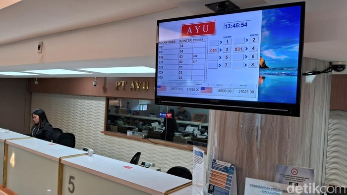 Kala Money Changer Sudah Duluan Jual Dolar AS Rp 17.000