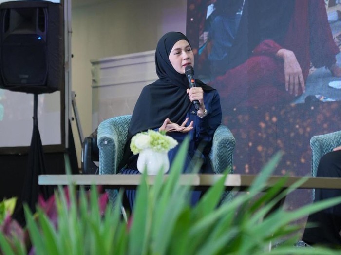 Paula Verhoeven Tergetar Ikut Wakaf Masjid di Australia