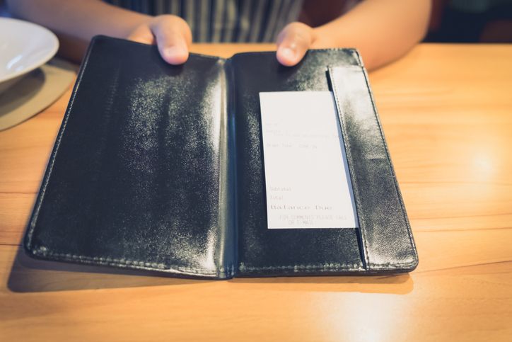 Pelanggan Ini Nggak Jadi Kasih Tip ke Pelayan Gegara Pesan Nyinyir