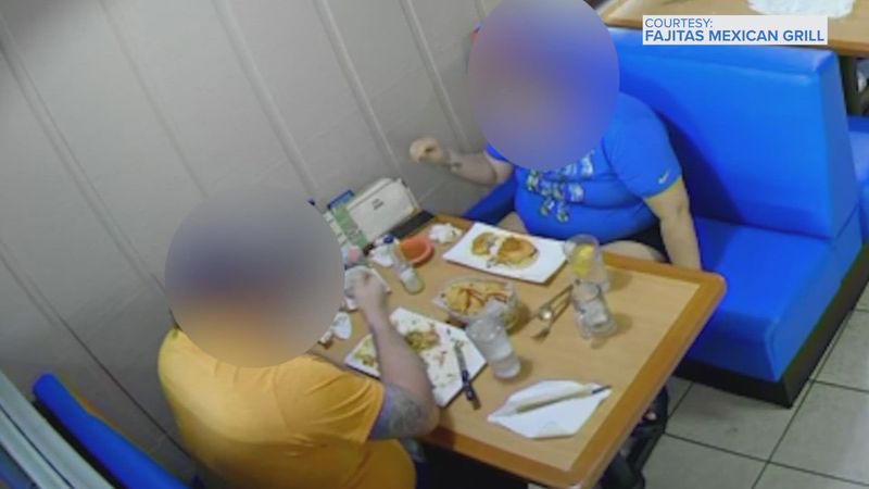 Pelanggan sengaja taruh rambut ke makanan demi makan gratis. Aksi Curang Demi Makan Gratis, Pasangan Ini Terekam CCTV Restoran