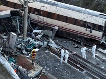 7 Fakta 2 Kereta Adu Banteng di Spanyol hingga Jatuh Puluhan Korban Jiwa