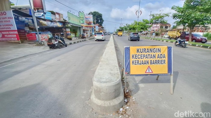 Penjelasan Pemkab Bandung soal Pemasangan Separator di Exit Tol Soroja