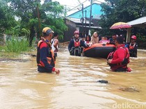 Video Banjir Rendam 8 Desa di Karawang, Ribuan Warga Terdampak