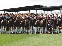 Klub Kasta Teratas Liga Korsel Pohang Steelers Latihan di Pantai Purnama