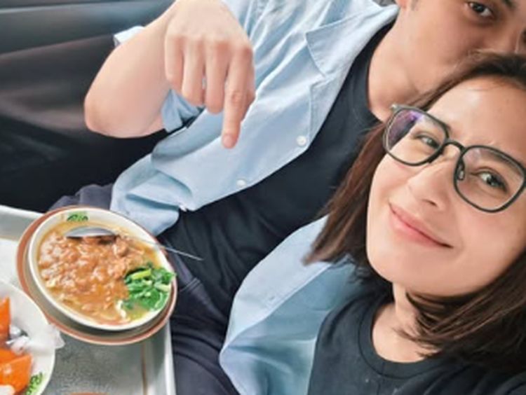 Intip Keseruan Prilly Latuconsina Jajan Mie Ayam hingga Mochi Disneyland