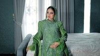 Pengajian 7 bulanan. MASHA ALLAH TABARAKALLAH, tulis Putri Isnari dilihat pada Senin (19/1/2026). Foto: Instagram @putriisnari3