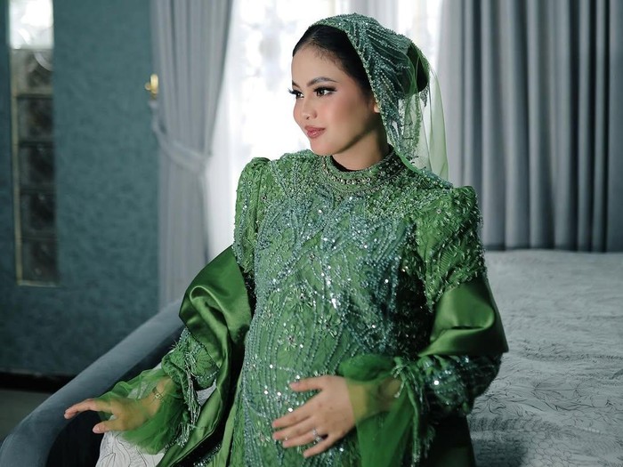 Putri Isnari gelar tujuh bulanan dan gender reveal.
