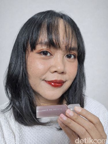 Dear Me Beauty Hydraglow Lip Stain.