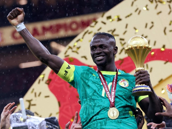 Soccer Football - CAF Africa Cup of Nations - Morocco 2025 - Final - Senegal v Morocco - Prince Moulay Abdellah Stadium, Rabat, Morocco - January 18, 2026 Senegals Sadio Mane celebrates with the trophy after winning the Africa Cup of Nations REUTERS/Amr Abdallah Dalsh     TPX IMAGES OF THE DAY